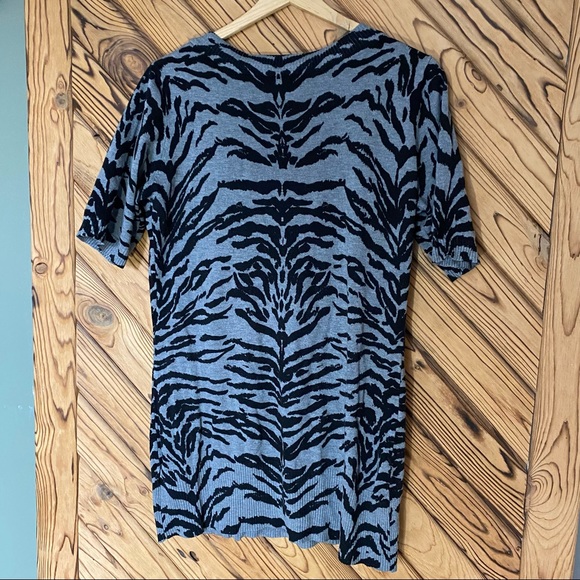 Le Chateau Grey Leopard Print Sweater Dress - Picture 5 of 6